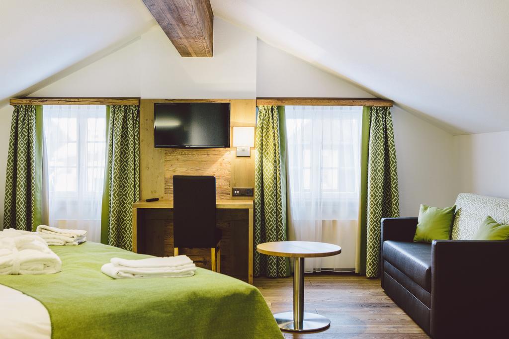 & Restaurant Zum Schwarzen Baeren Mini-hôtel Andermatt